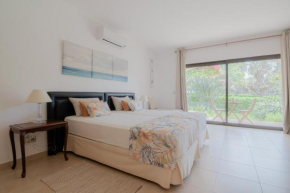 Coastal Retreat, Beach Apartment by Drago Rentals